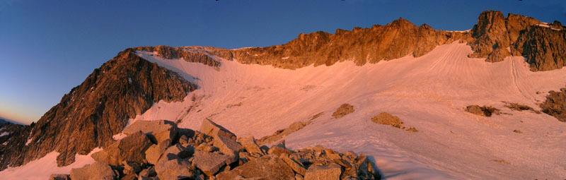 Circ de la Gelera de Barrancs amb els pics Espalda de Aneto i Aneto